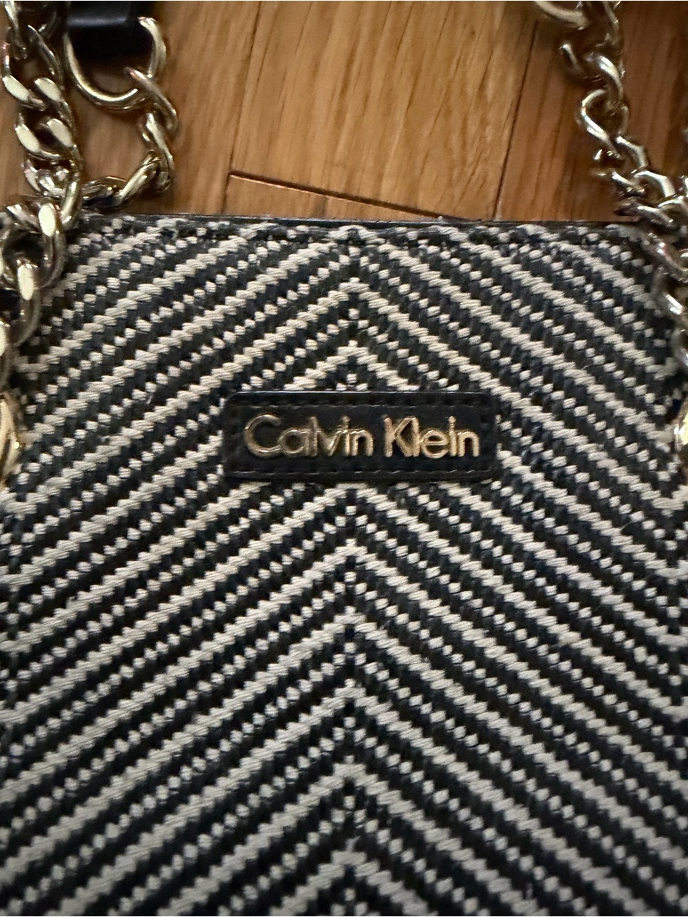 Calvin Klein Black & Cream Chevron Tote with Gold Hardware - Project - Picture 2 of 10